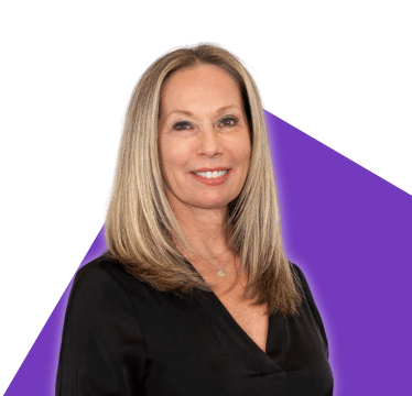 Portrait de Renée Langlois sur fond violet