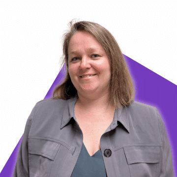 Portrait de Marie-Lou Faucher-Bruyère sur fond violet