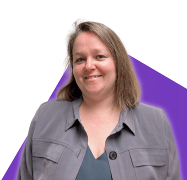 Portrait de Marie-Lou Faucher-Bruyère sur fond violet