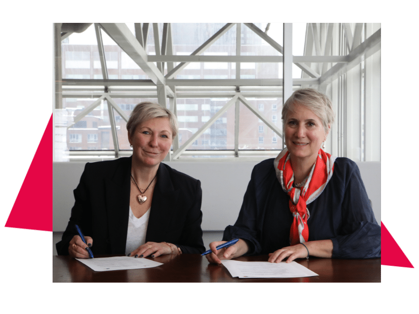 Signature d'une entente entre Emmanuelle Legault, PDG du Palais des congrès de Montréal, et Lyne Sauvageau, PDG de l'IRSST