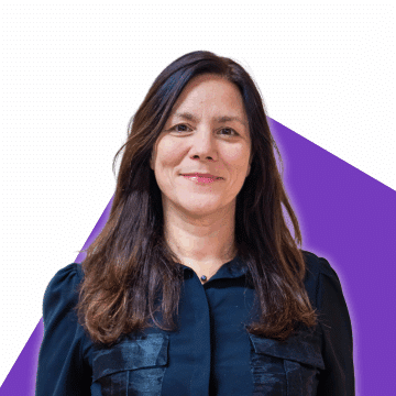 Portrait de Marianne Proulx sur fond violet