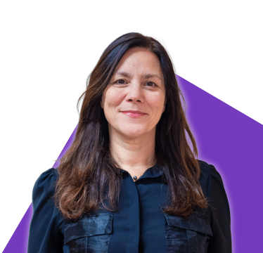 Portrait de Marianne Proulx sur fond violet