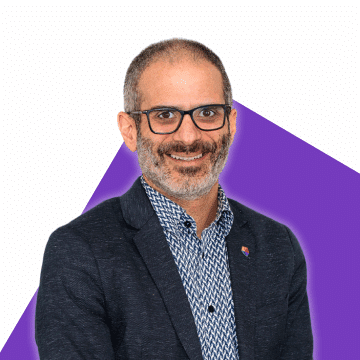 Portrait de Christian Zarka sur fond violet