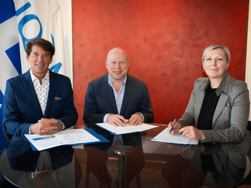 De gauche à droite : Yves Lalumière, président-directeur général à Tourisme Montréal; Stéphane Pallage, recteur de l’UQAM; Emmanuelle Legault, présidente-directrice générale du Palais des congrès de Montréal